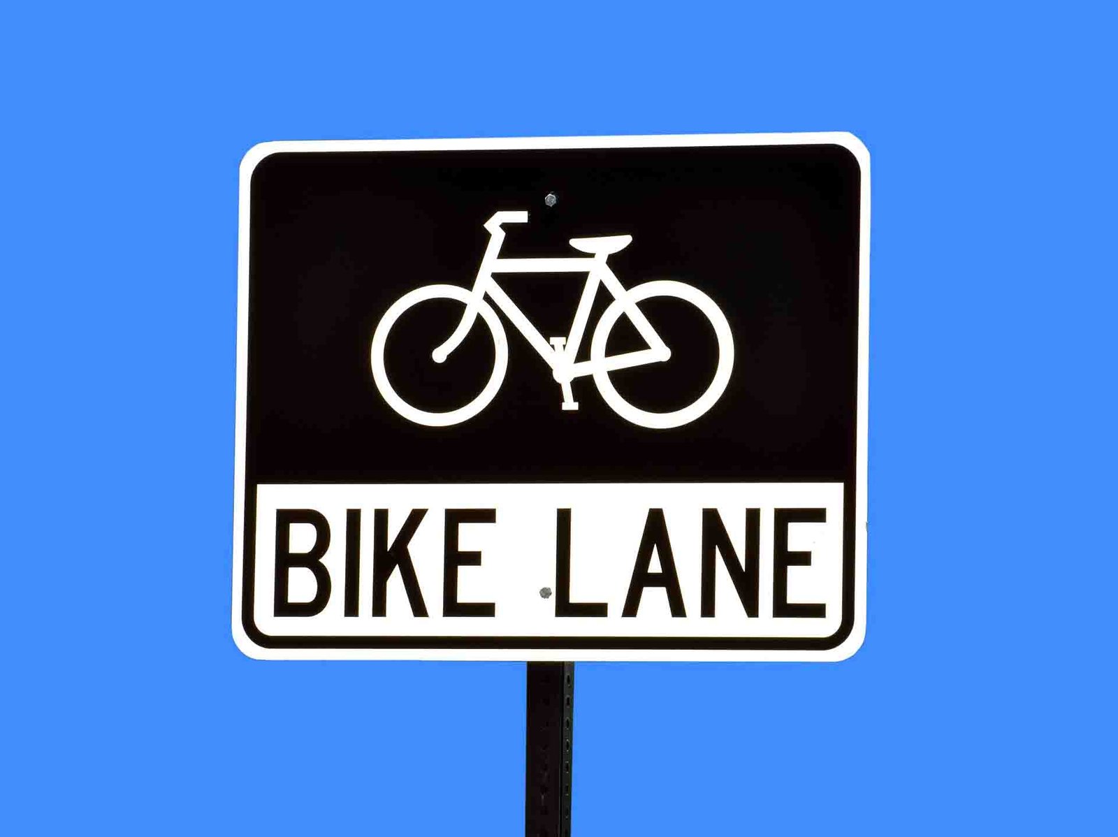 Una señal de carril bici en inglés